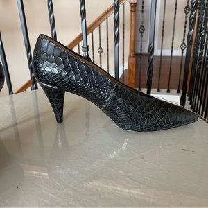 Michael Kors size 9 snake skin pump